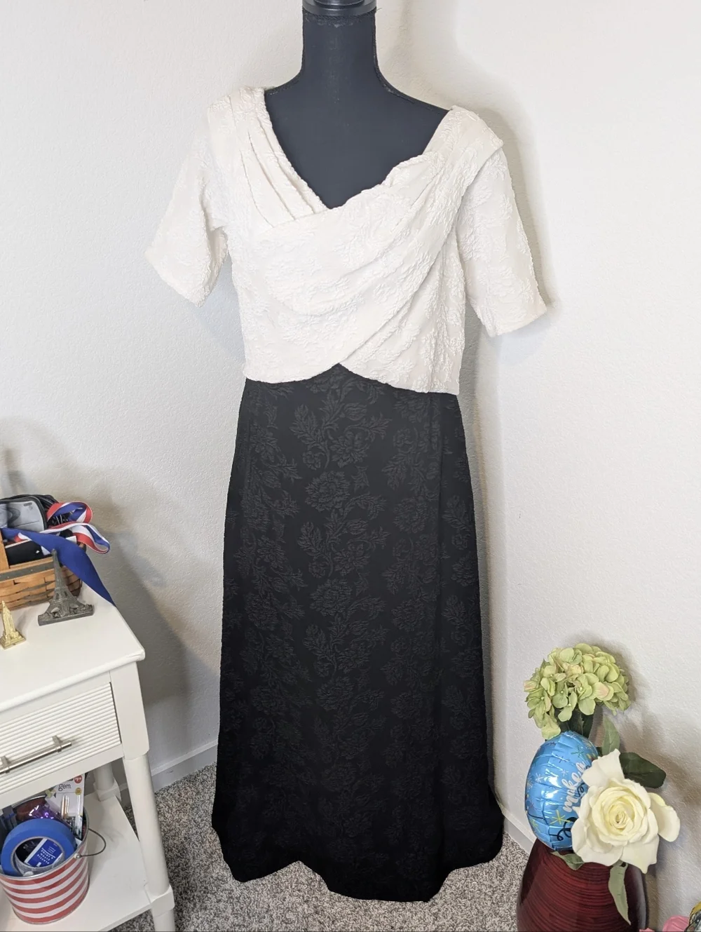 💘 Tadashi Shoji Hudson Off-The-Shoulder Crepe Gown - Picture 4 of 8